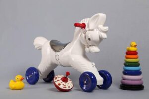 Fosca Boggi, Pony Rock, ceramica smaltata, 2018, cm 65 x 35 x 48